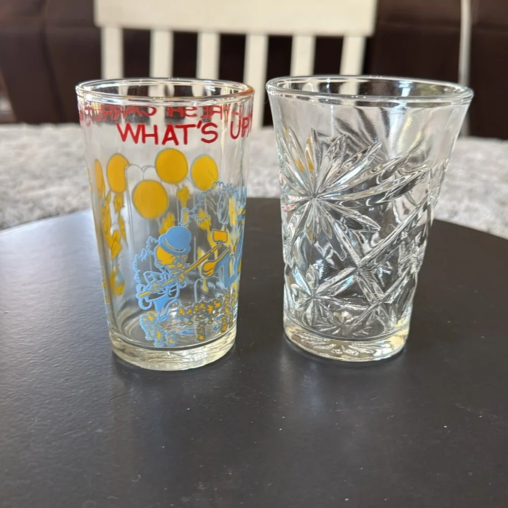 Vintage 1974 Warner Bros. Welchs Jelly Juice Glass featuring Bugs Bunny Cartoon‎